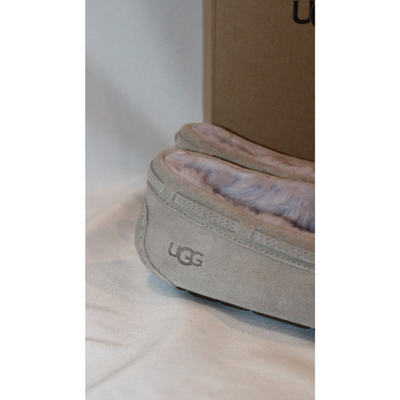 NIB UGG WOMEN'S DAKOTA SHEARLING BOW SUEDE INDOOR OUTDOOR SLIPPERS GOAT GRAY - Picture 5 of 7